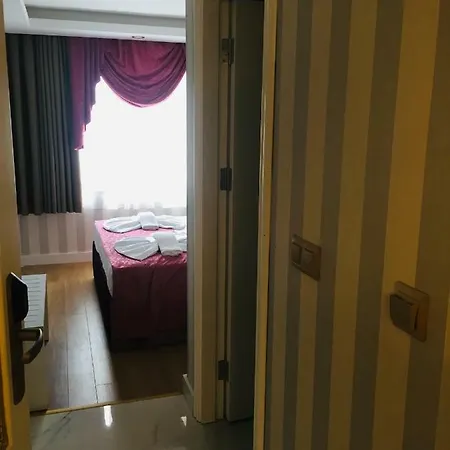 Hat Hotell